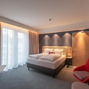 Standard Zimmer mit Queensize-Bett für Gäste mit Behinderungen